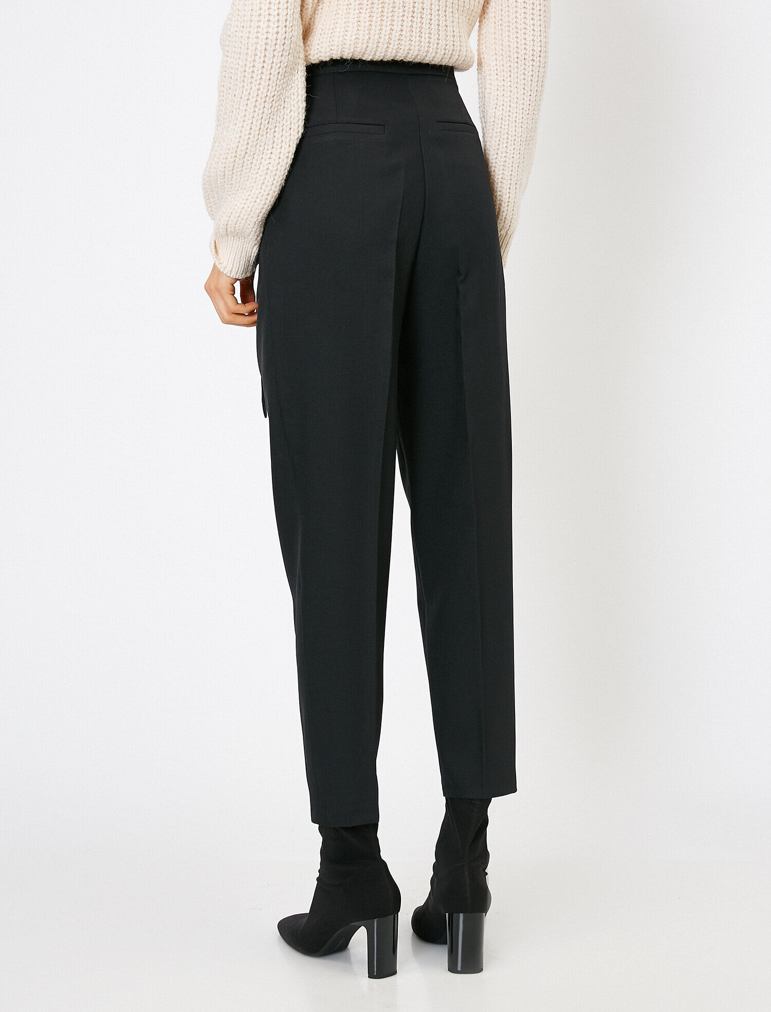   Kemer Detaylı Pantolon