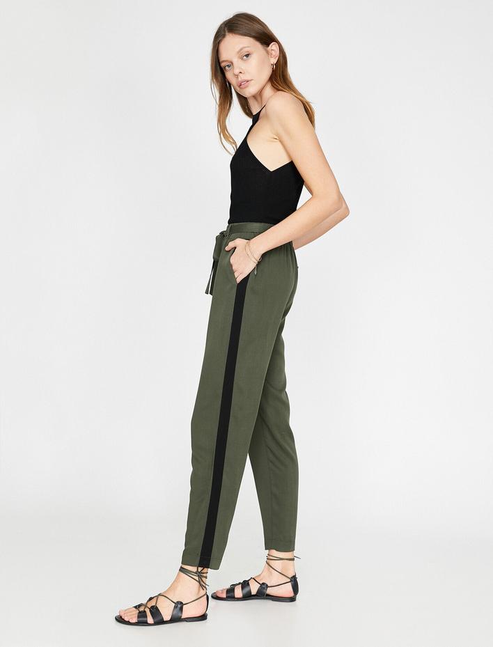  Bağcıklı Şerit Detaylı Pantolon