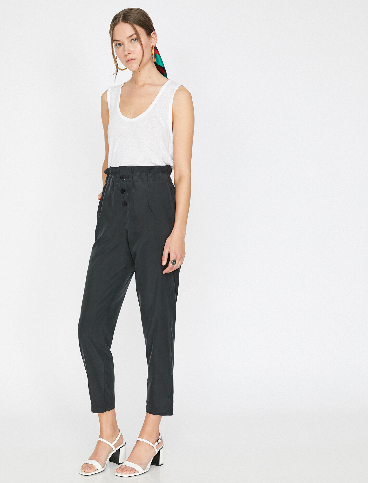   Düğme Detaylı Pantolon