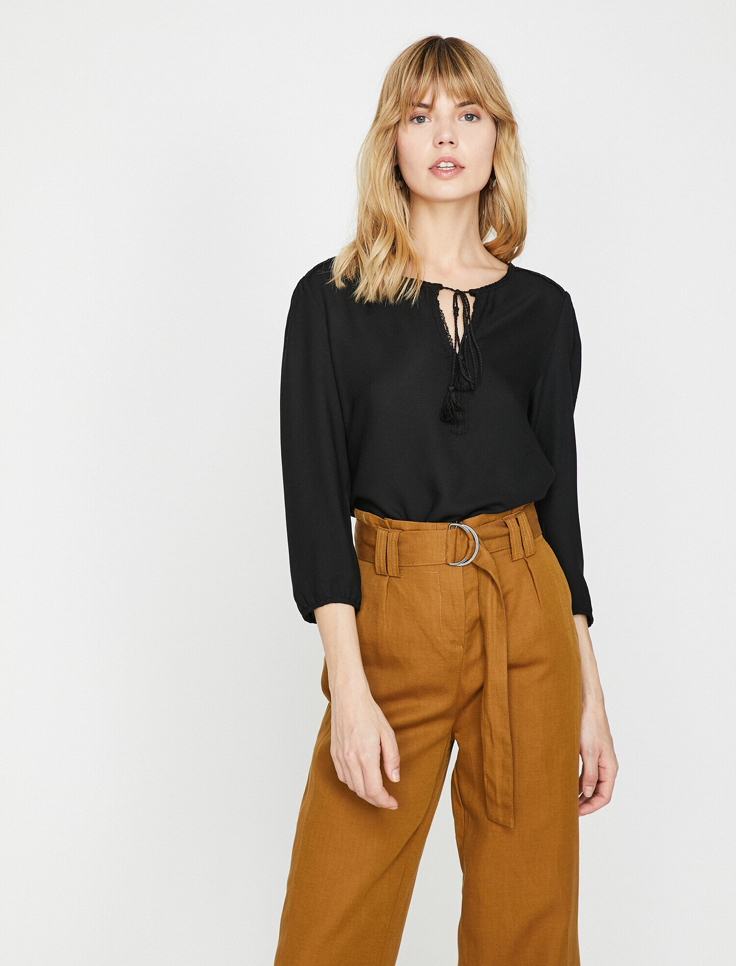   Dantel Detaylı Bluz