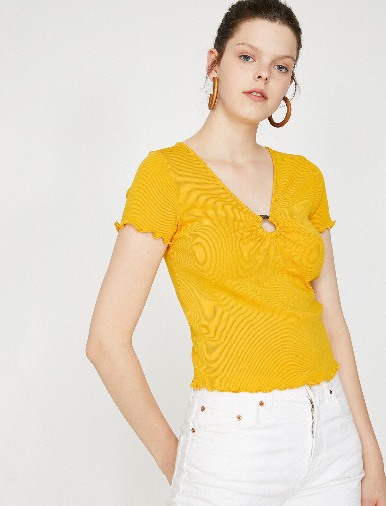   Toka Detaylı Tişört