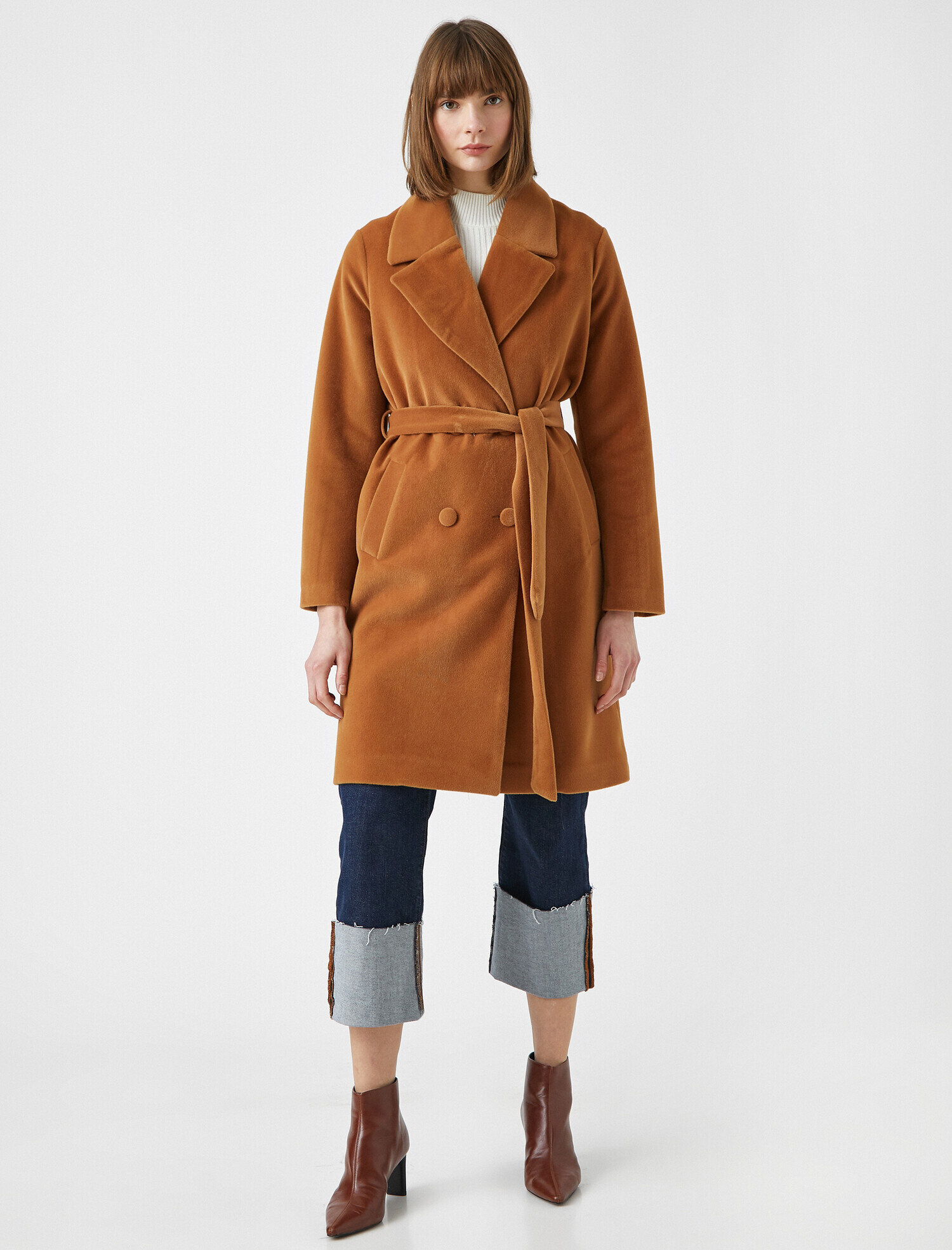   Kemerli Cep Detaylı Kaban