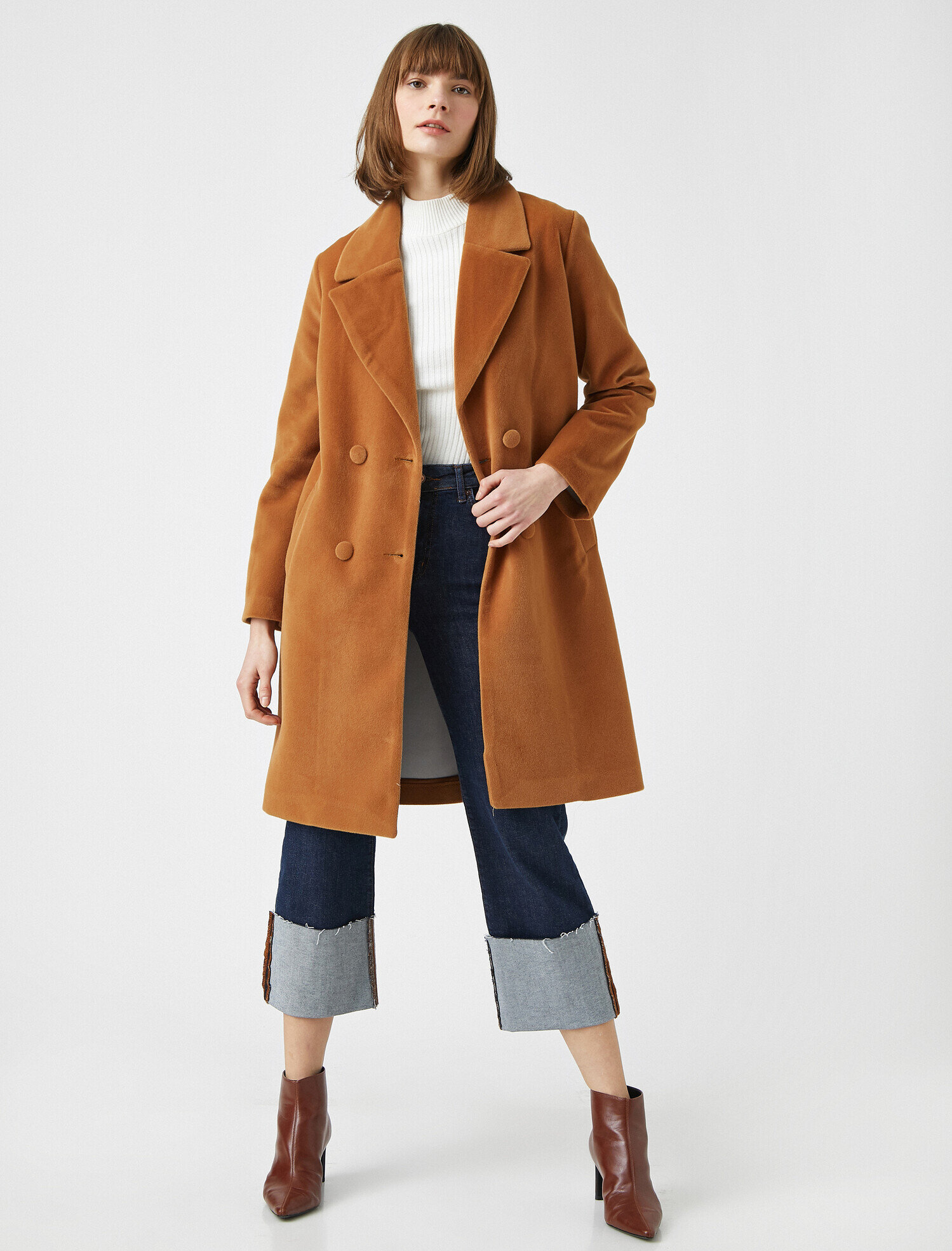   Kemerli Cep Detaylı Kaban