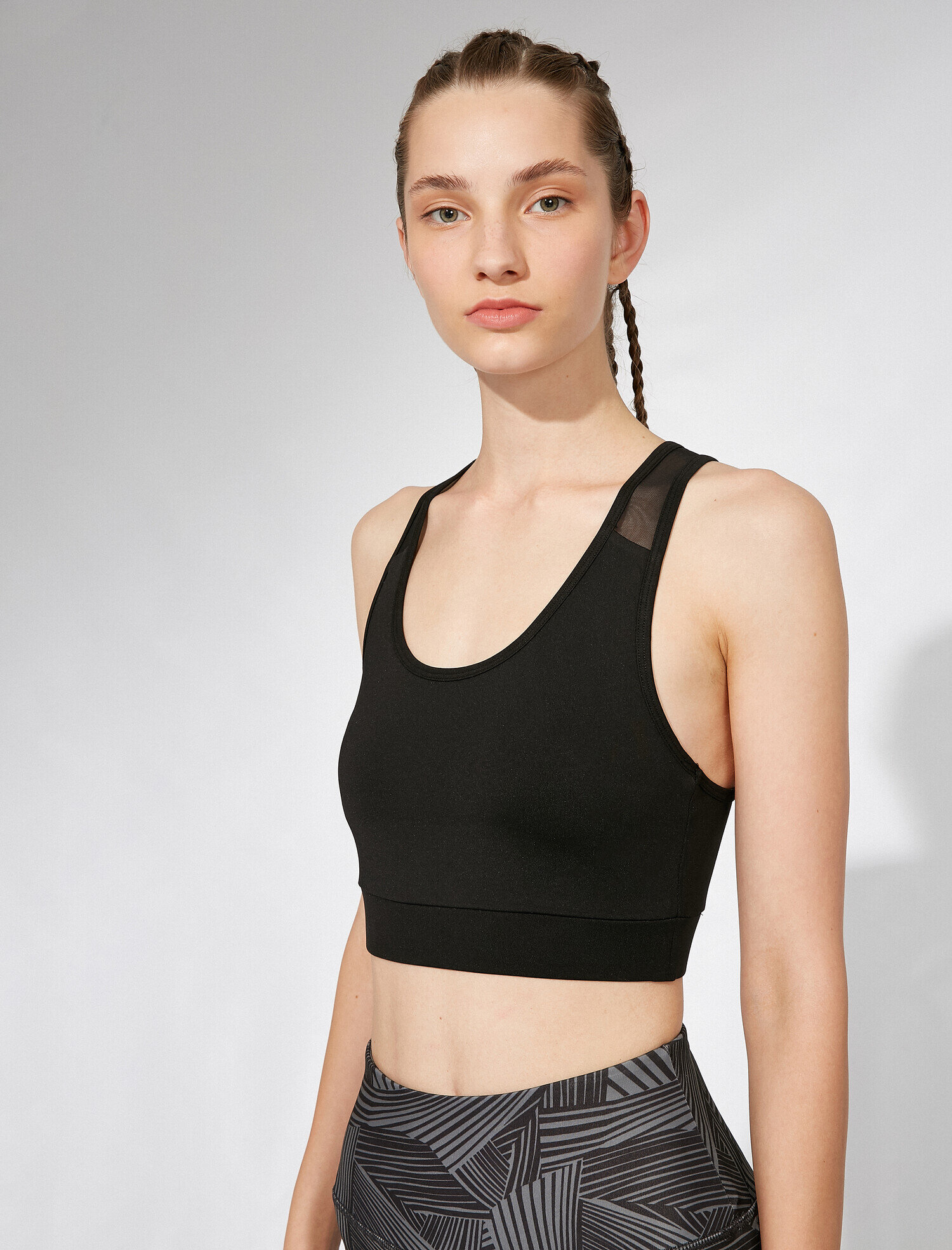   Tül Detaylı Sporcu Sütyeni