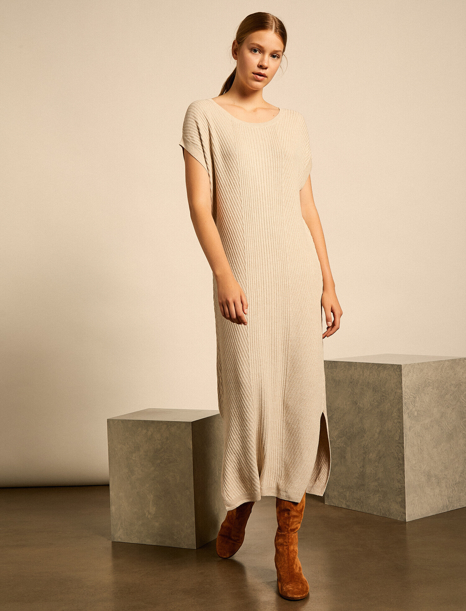   Uzun Triko Elbise Oyuk Yaka Kısa Kollu Yırtmaçlı