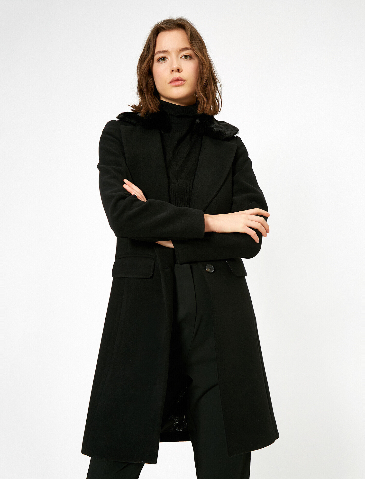   Düğme Detaylı Kaban