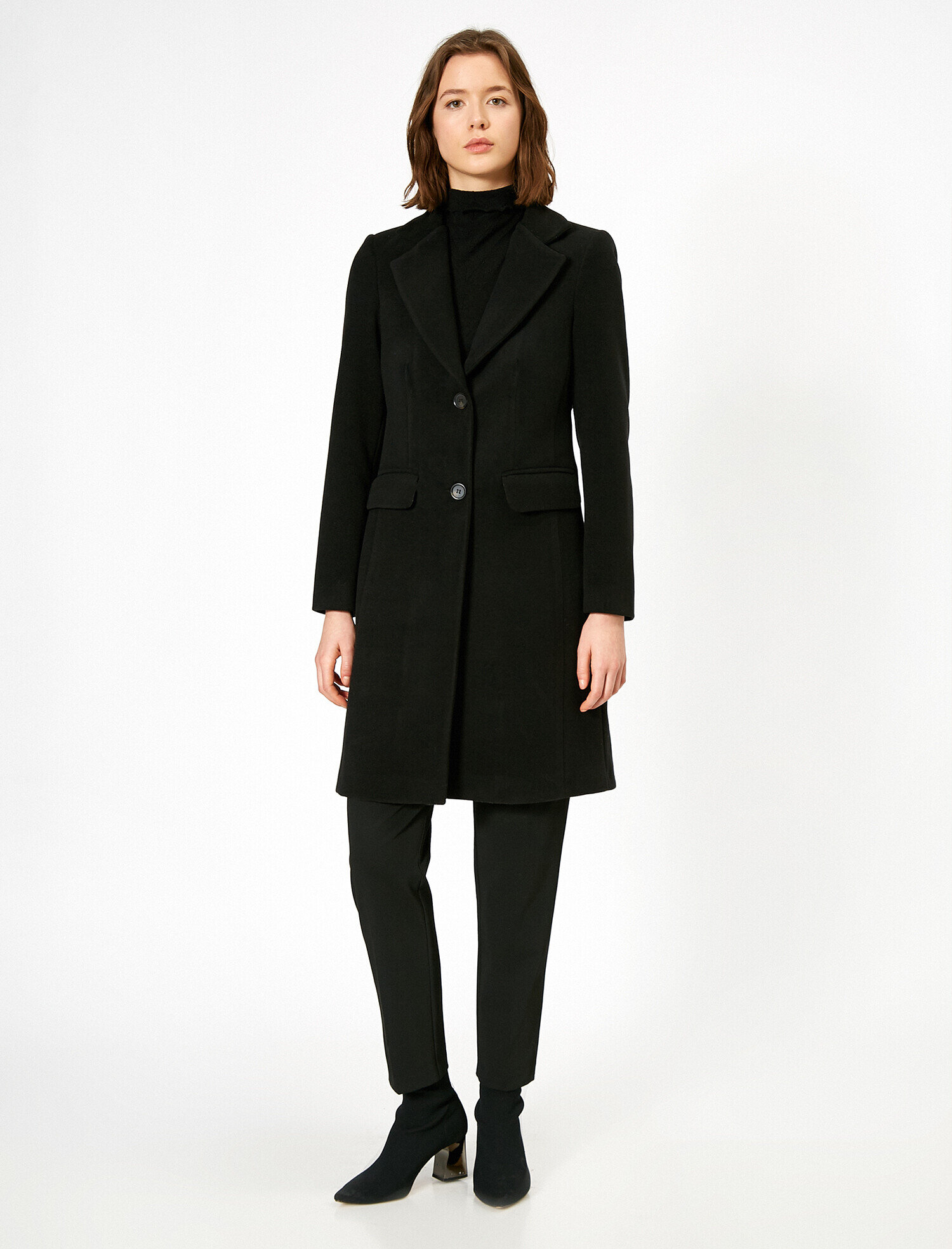   Düğme Detaylı Kaban