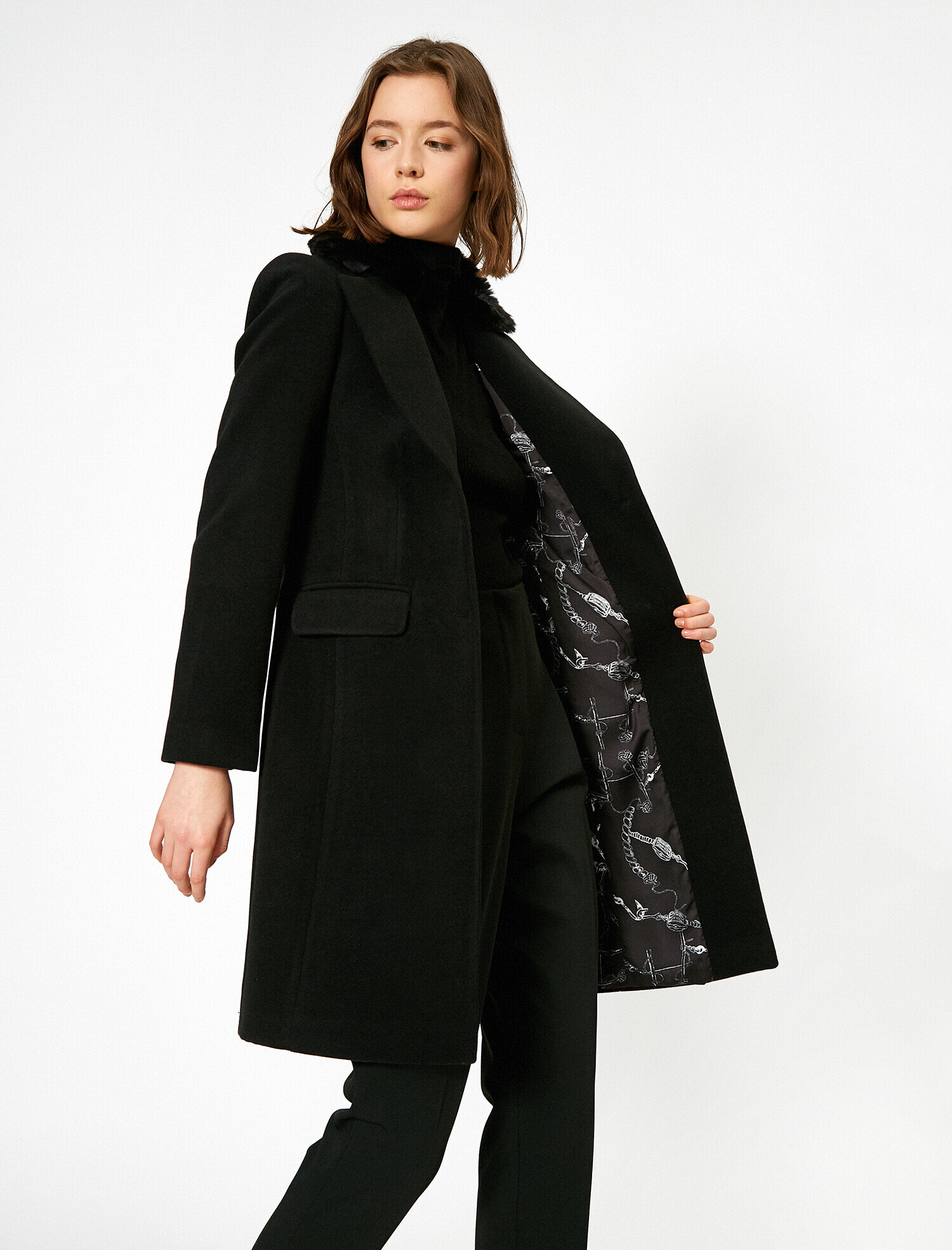   Düğme Detaylı Kaban