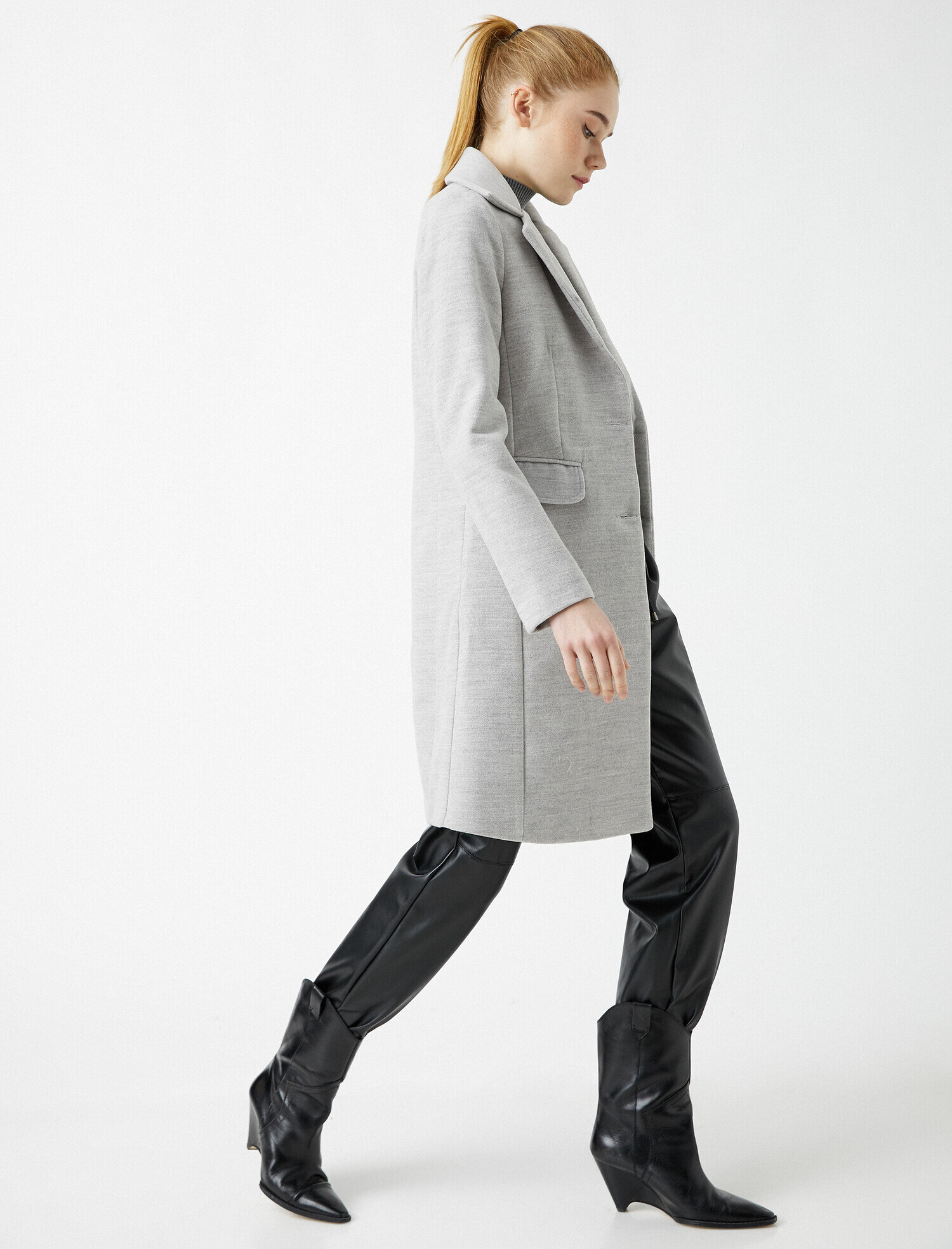   Düğme Detaylı Kaban