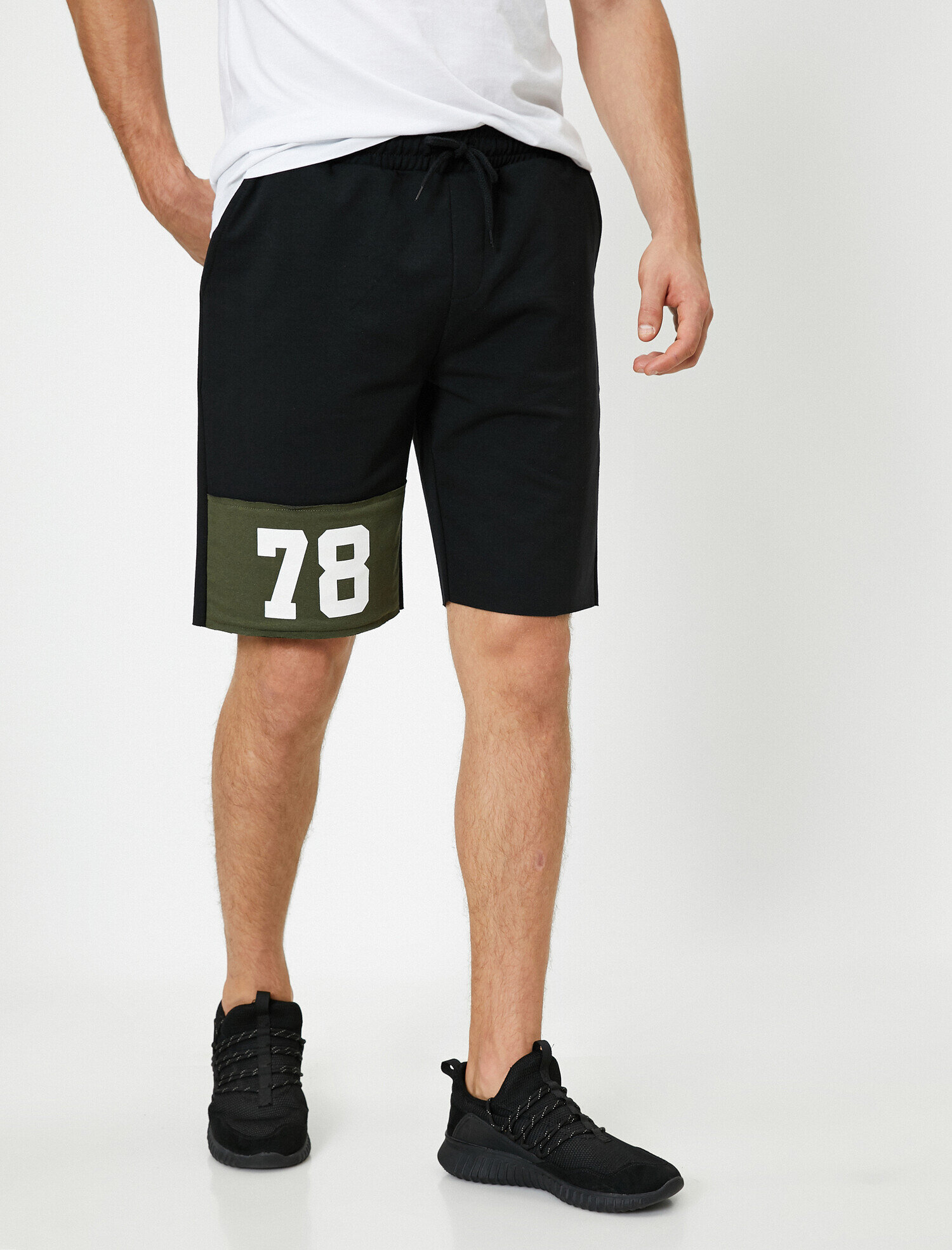   Dizi Baskılı Beli Bağcıklı Örme Bermuda Şort