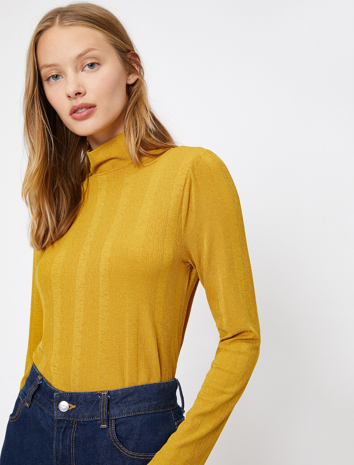   Yüksek Yaka Tişört