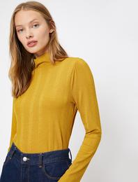 Yüksek Yaka Tişört