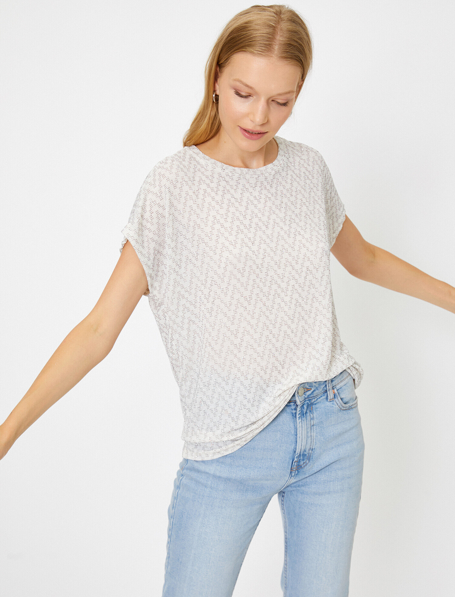   Geometrik Desenli Bisiklet Yaka Standart Kalıp Tişört