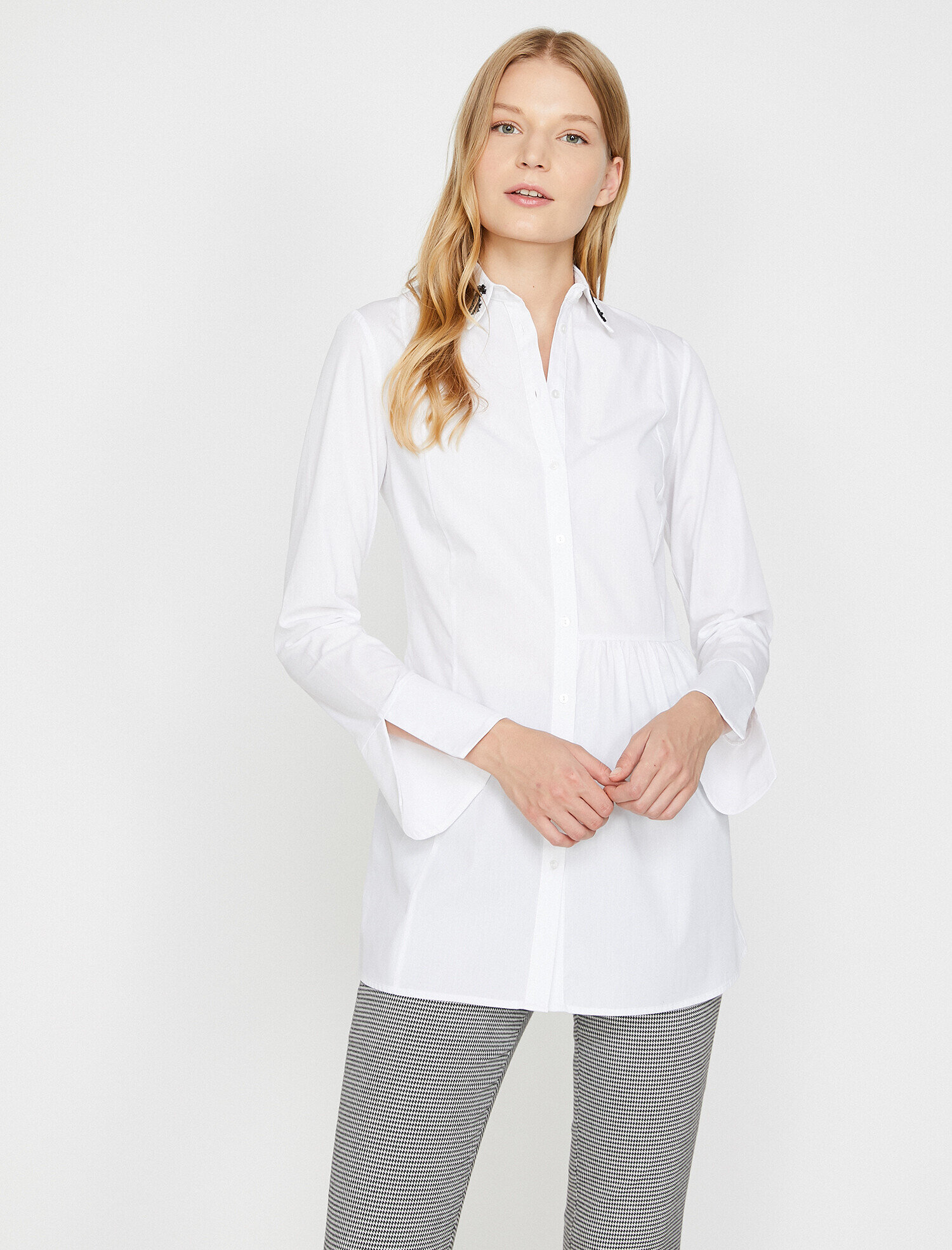   Düğme Detaylı Tişört