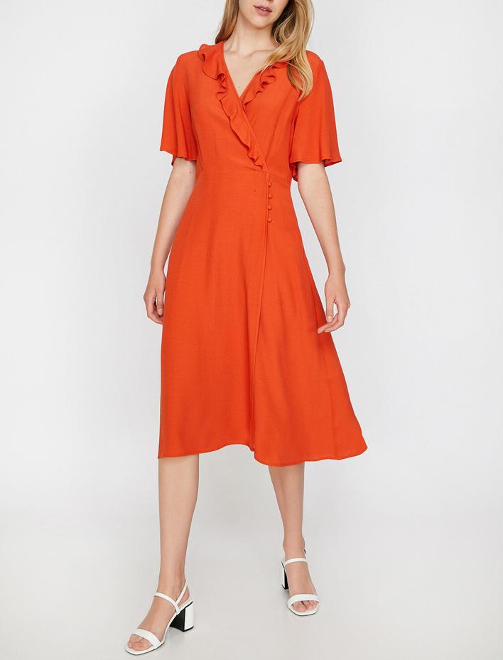  Düğme Detaylı Tişört