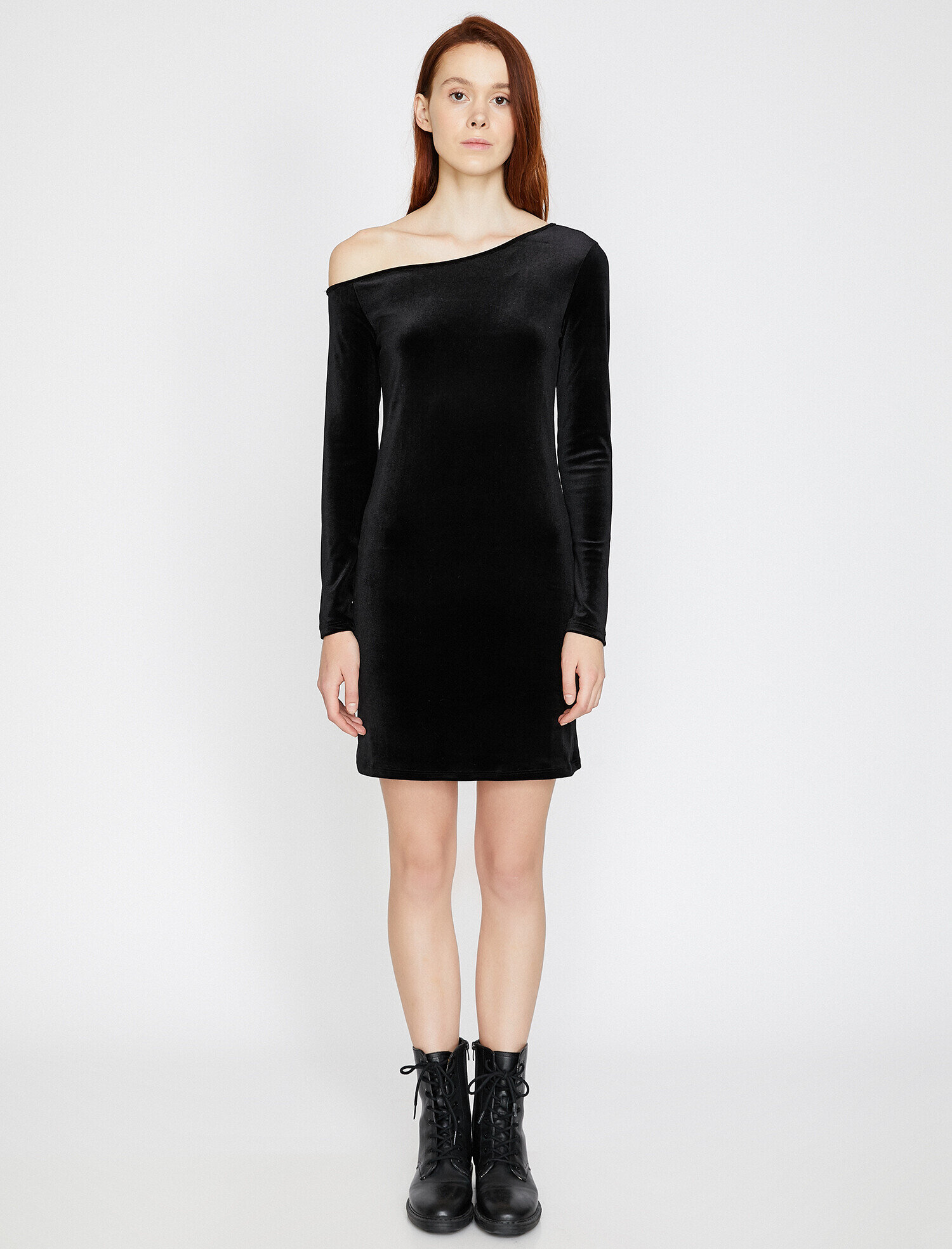   Yaka Detaylı Elbise