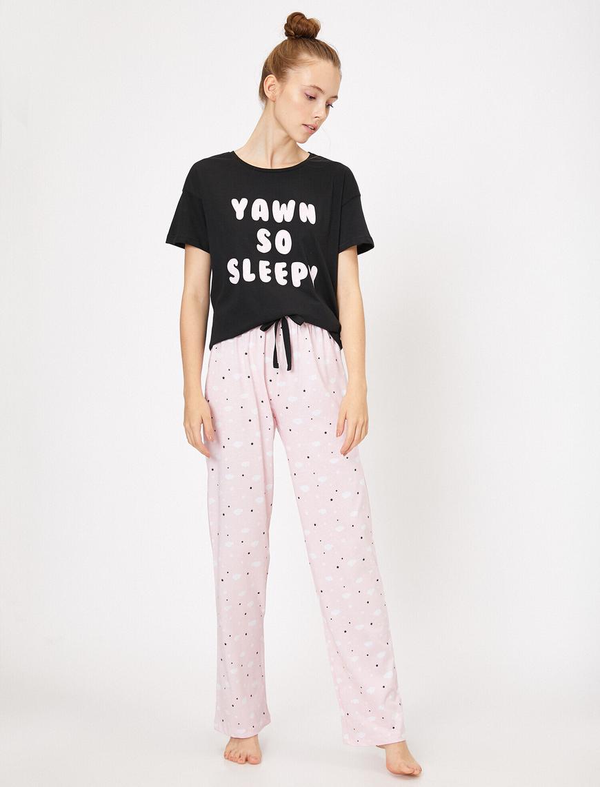   Yazılı Baskılı Pijama Takımı