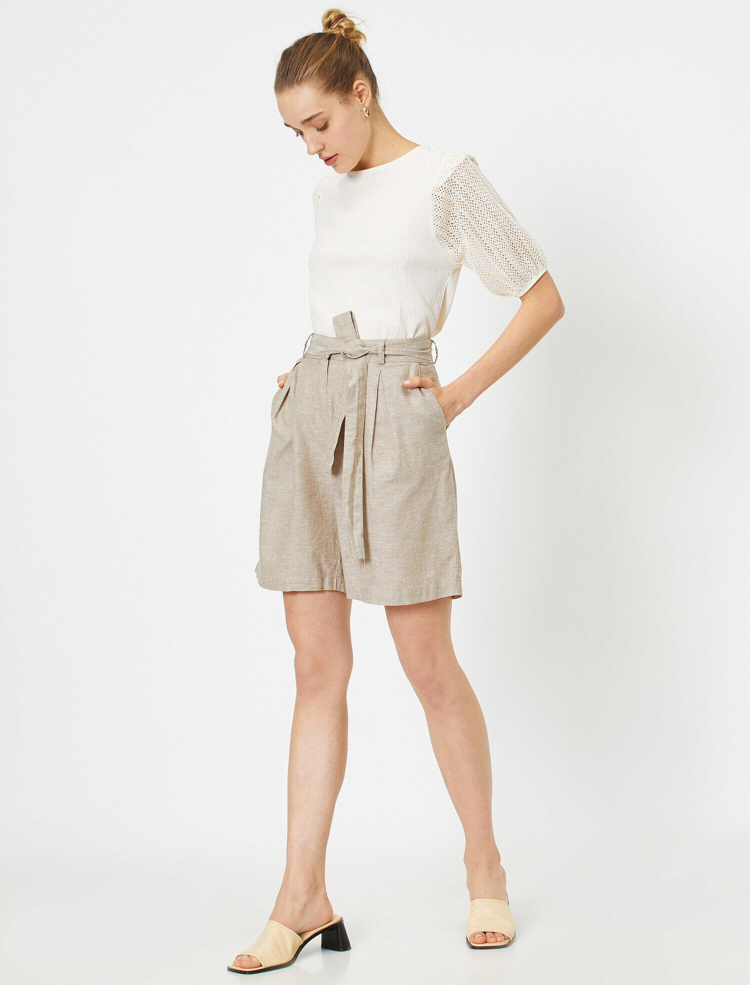   Yüksek Bel Kemerli Rahat Kesim Şort