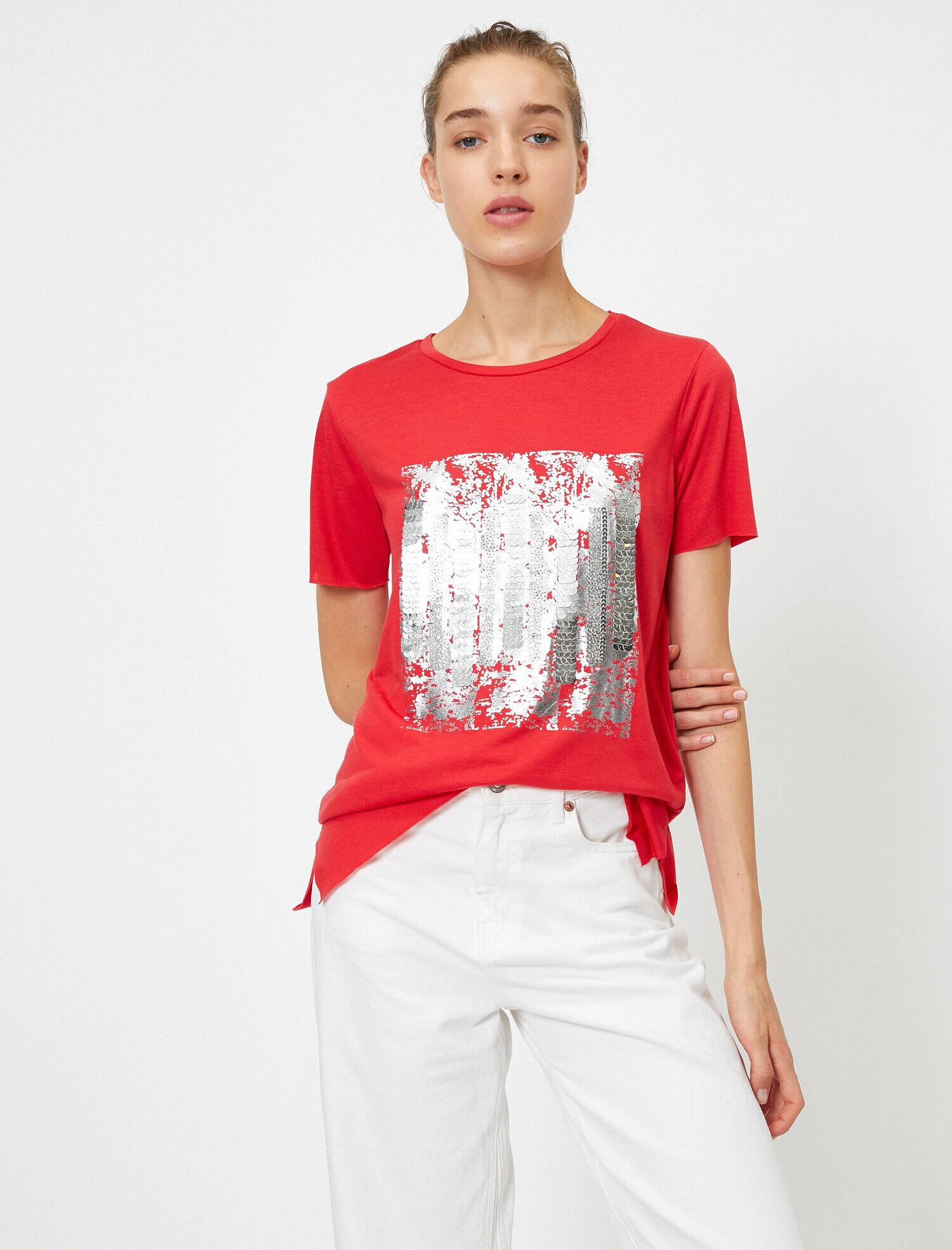   Pul Detaylı Kısa Kollu Tişört