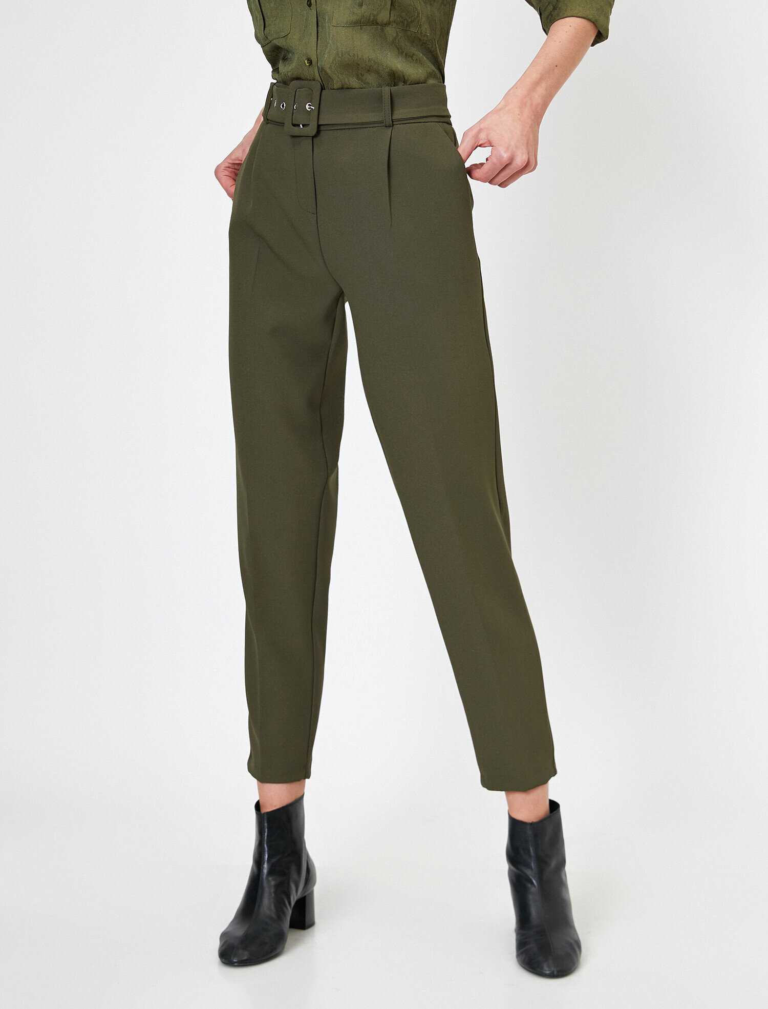   Yüksek Bel Kemer Detaylı Havuç Pantolon