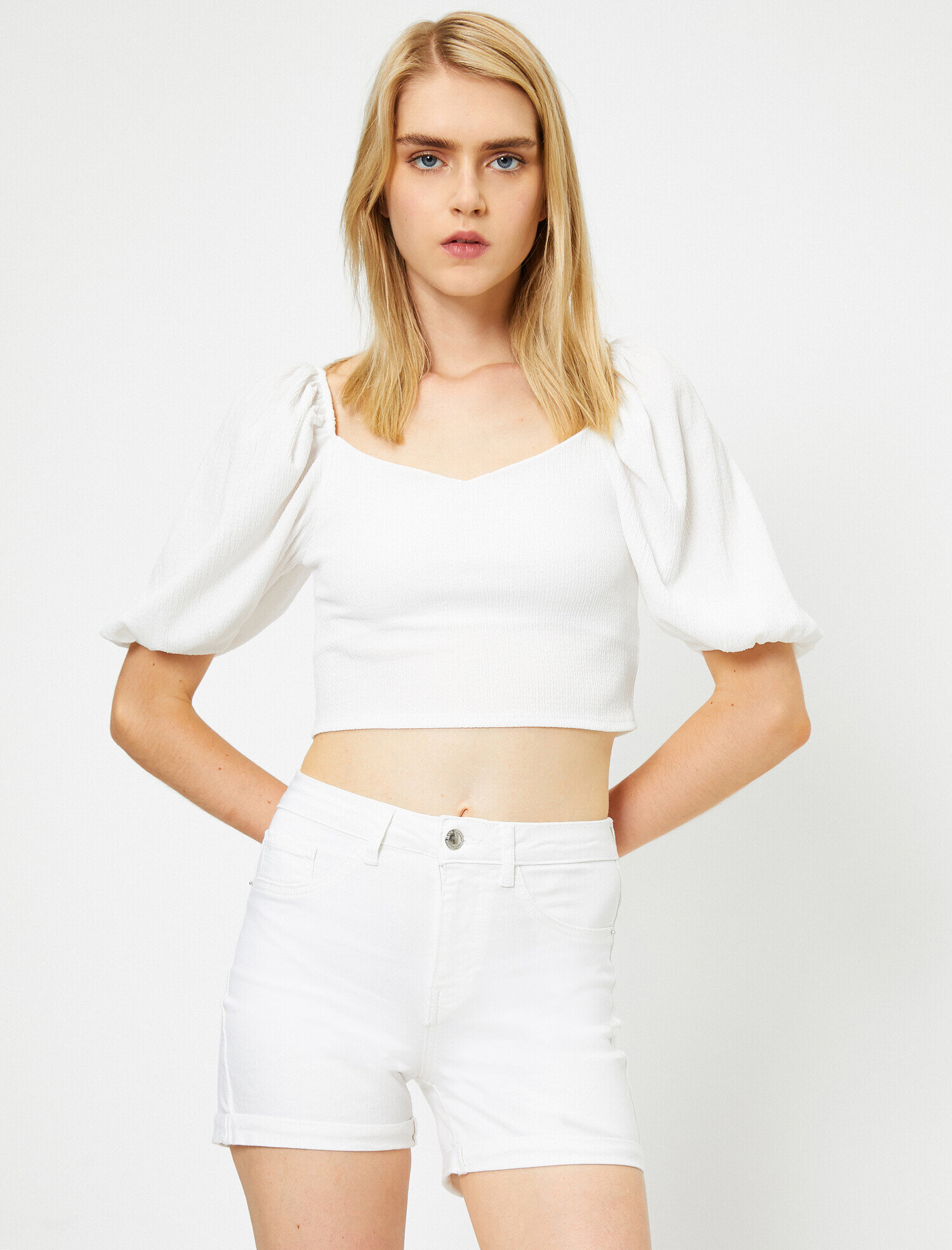   Cep Detaylı Jean Şort