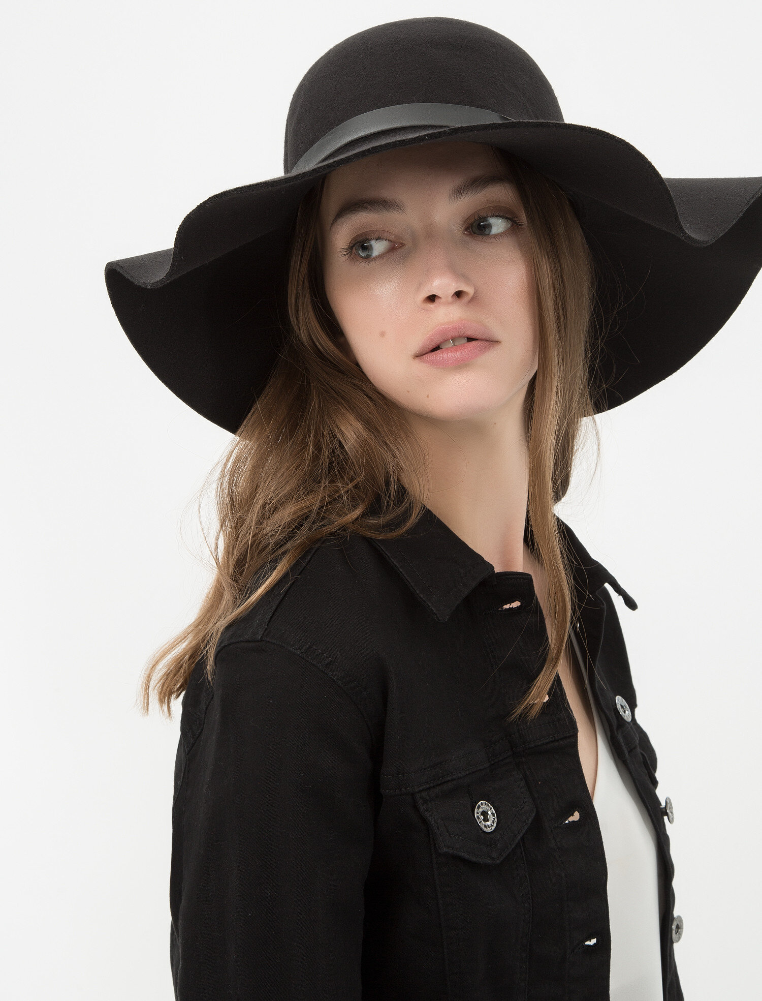  Kadın Deri Detaylı Şapka