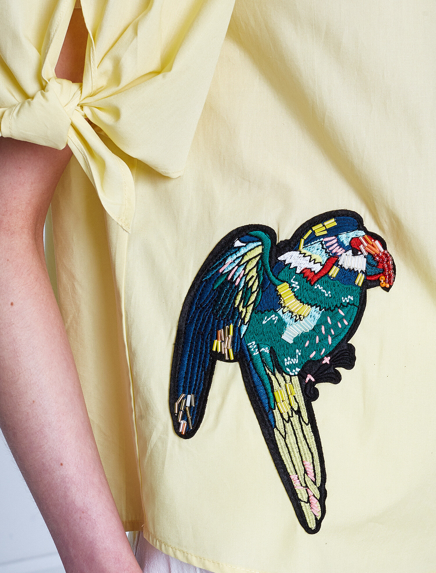   Nakış Detaylı Bluz