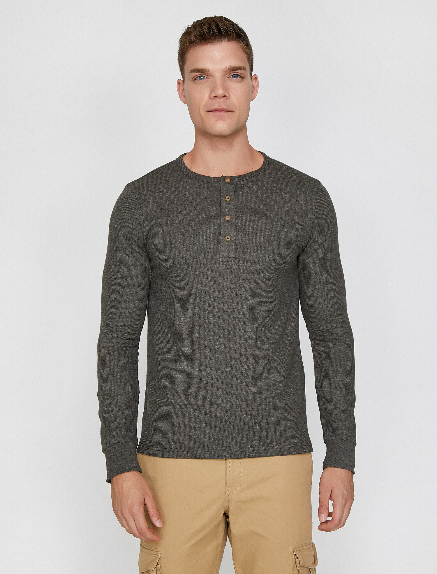   Düğme Detaylı Tişört