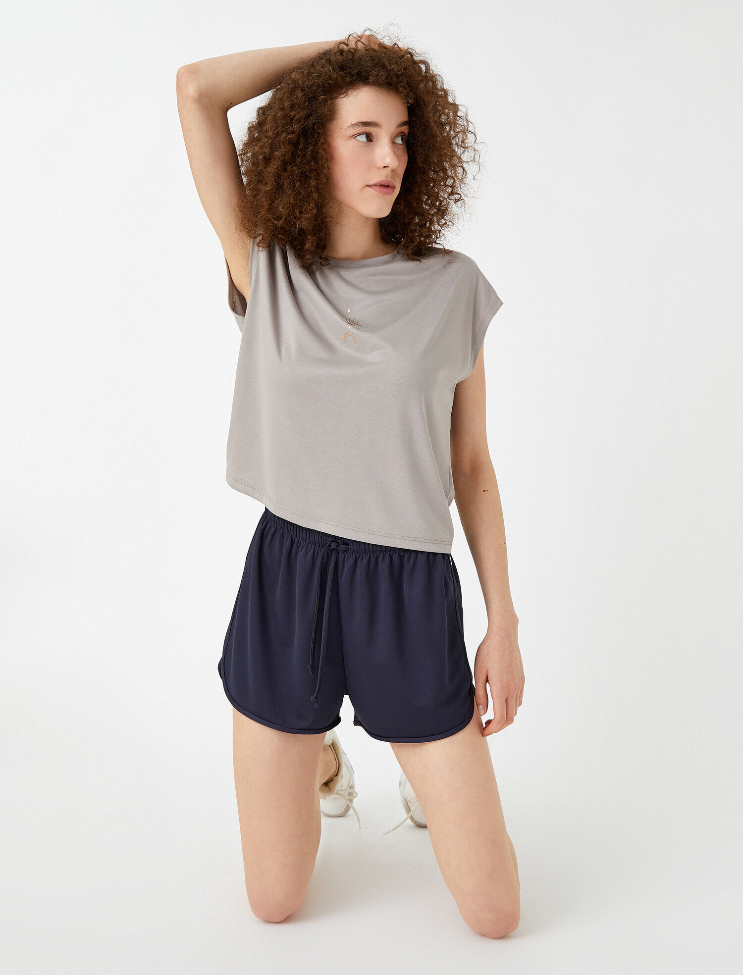   Sırt Detaylı Spor Tişört