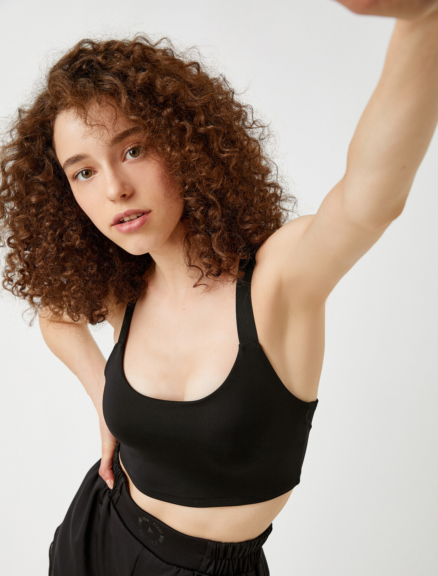   Sırt Detaylı Sporcu Sütyeni