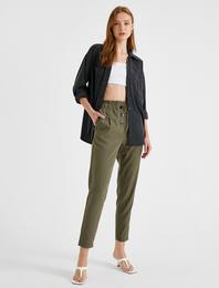 Düğme Detaylı Pantolon