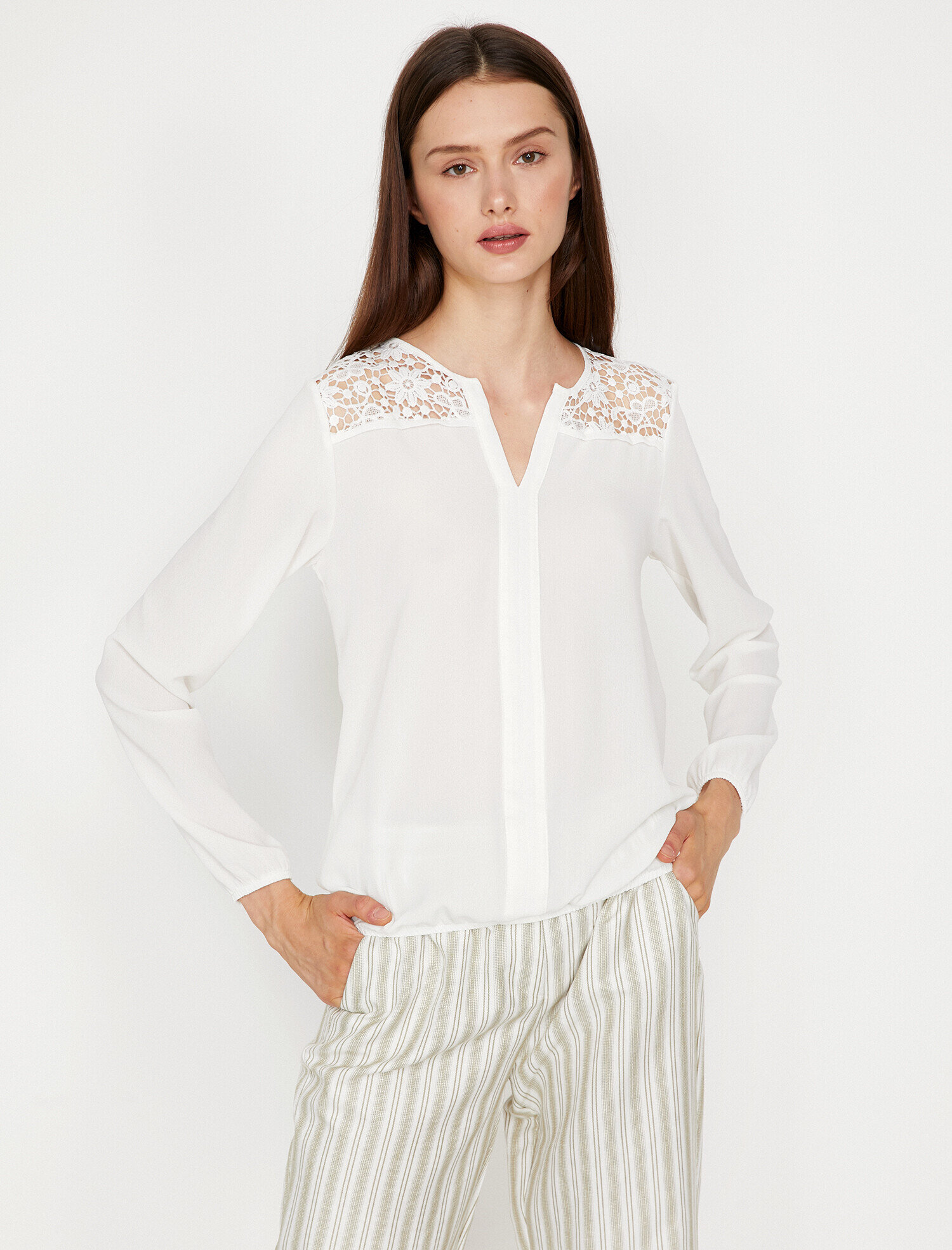   Dantel Detaylı Bluz