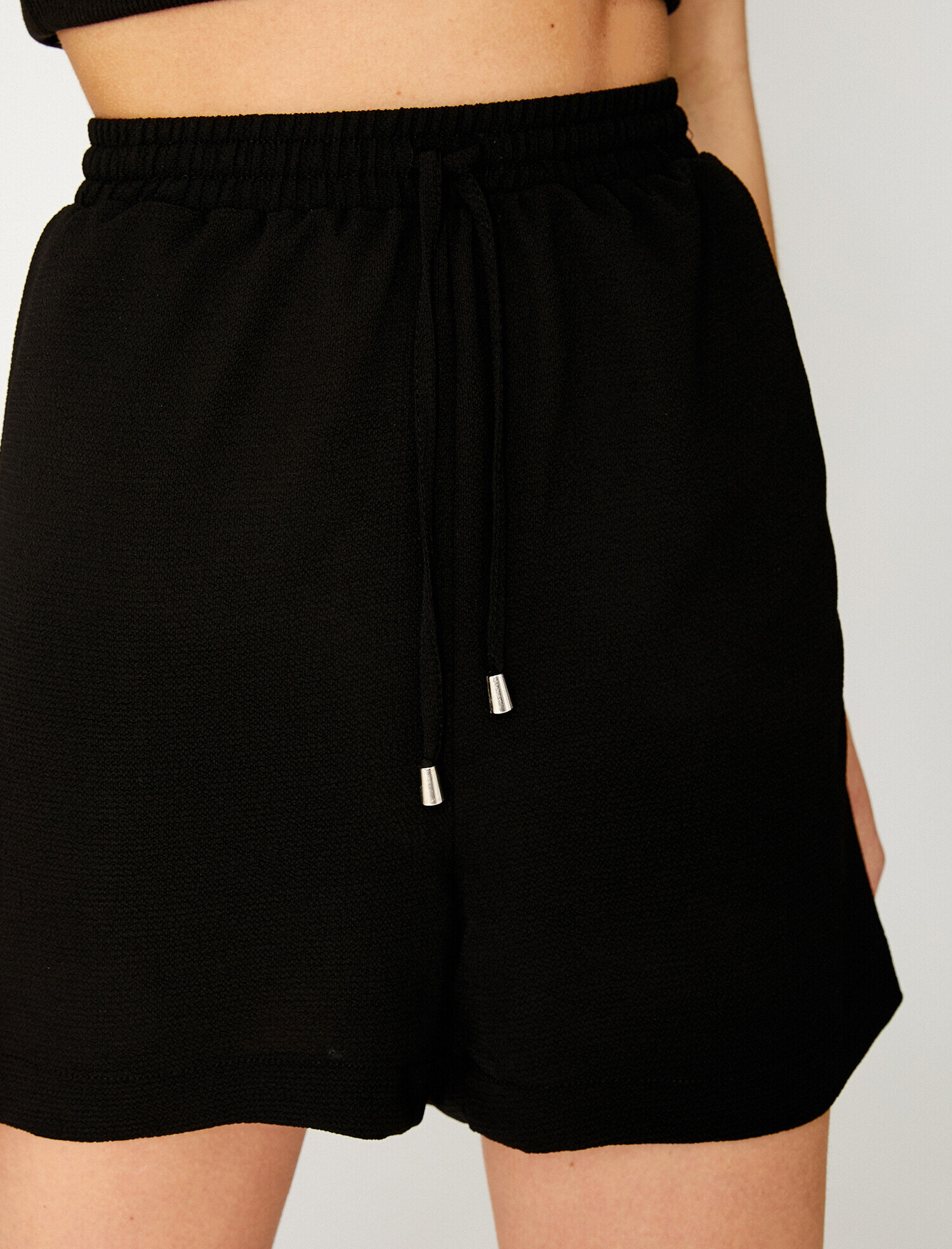   Belden Bağlamalı Şort