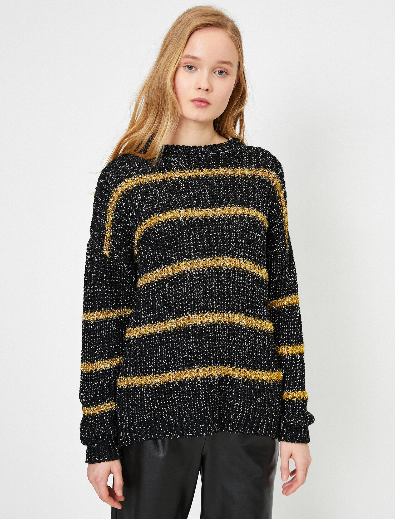   Sırt Detaylı Triko Kazak