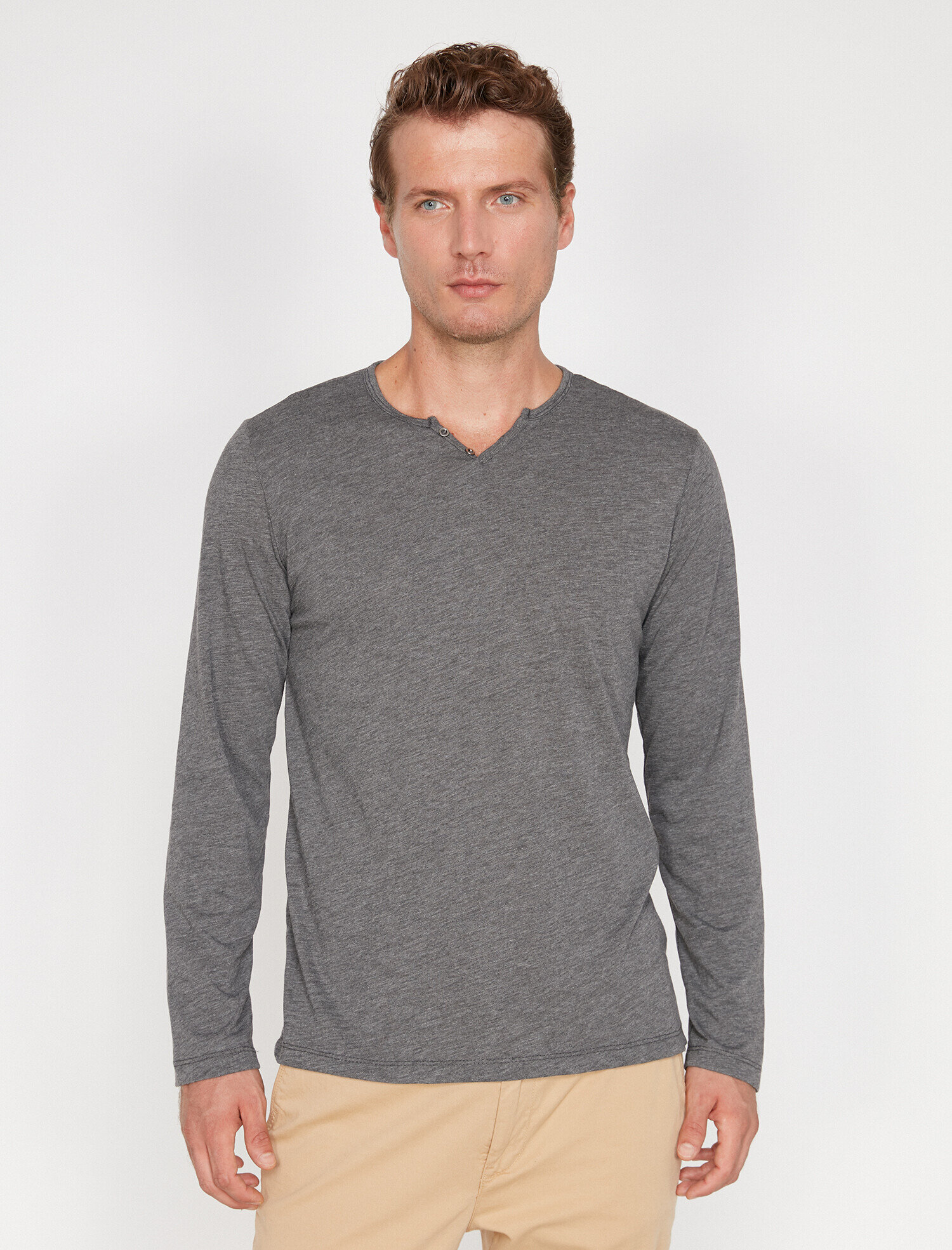   Düğme Detaylı Tişört