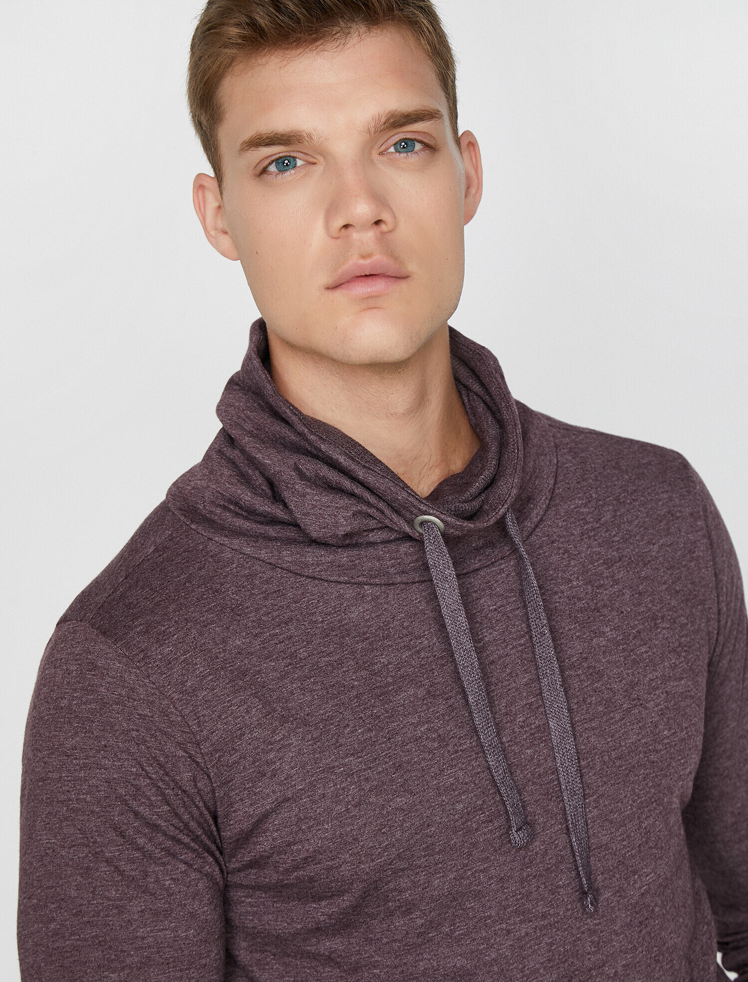   Yüksek Yaka Tişört