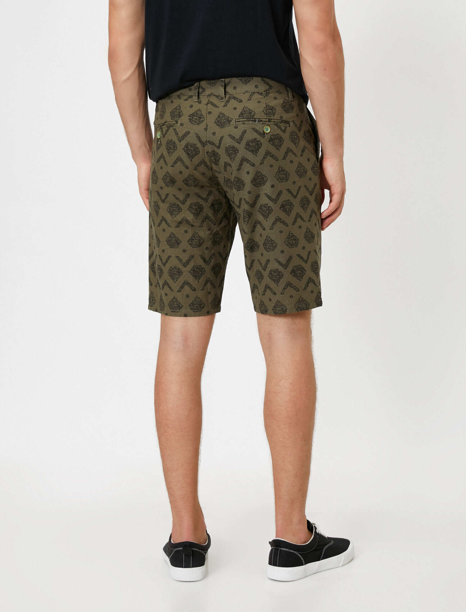   Cep Detaylı Geometrik Desenli Slim Fit Şort