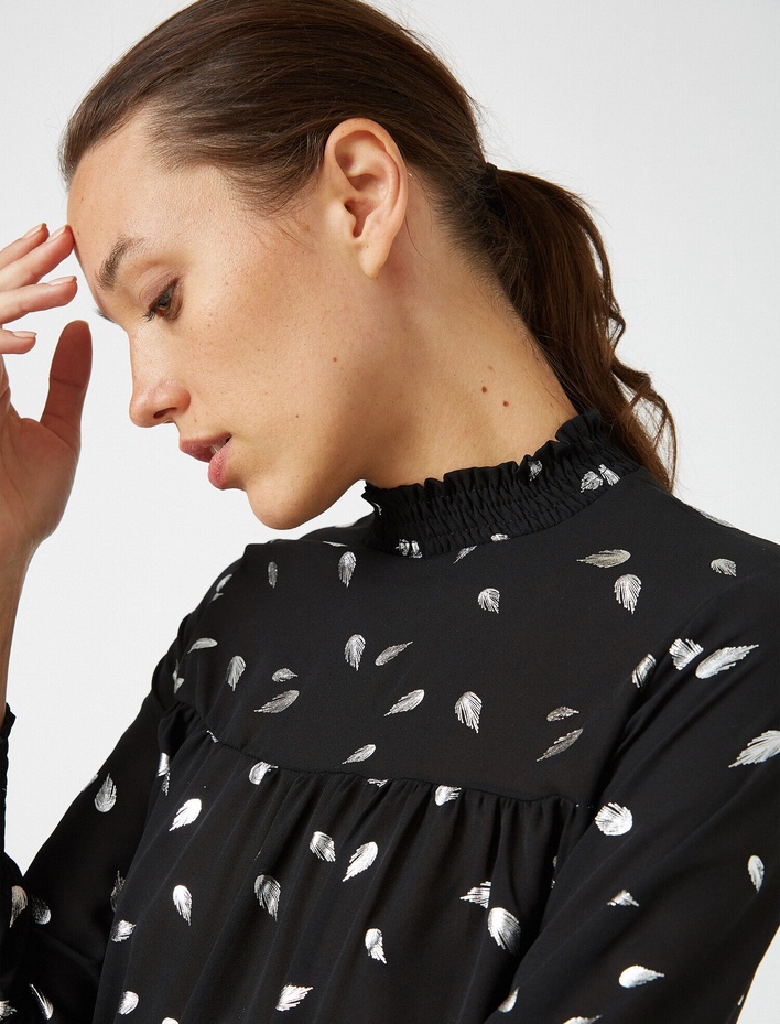  Uzun Kollu Mandarin Yaka Baskılı Volanlı Bluz