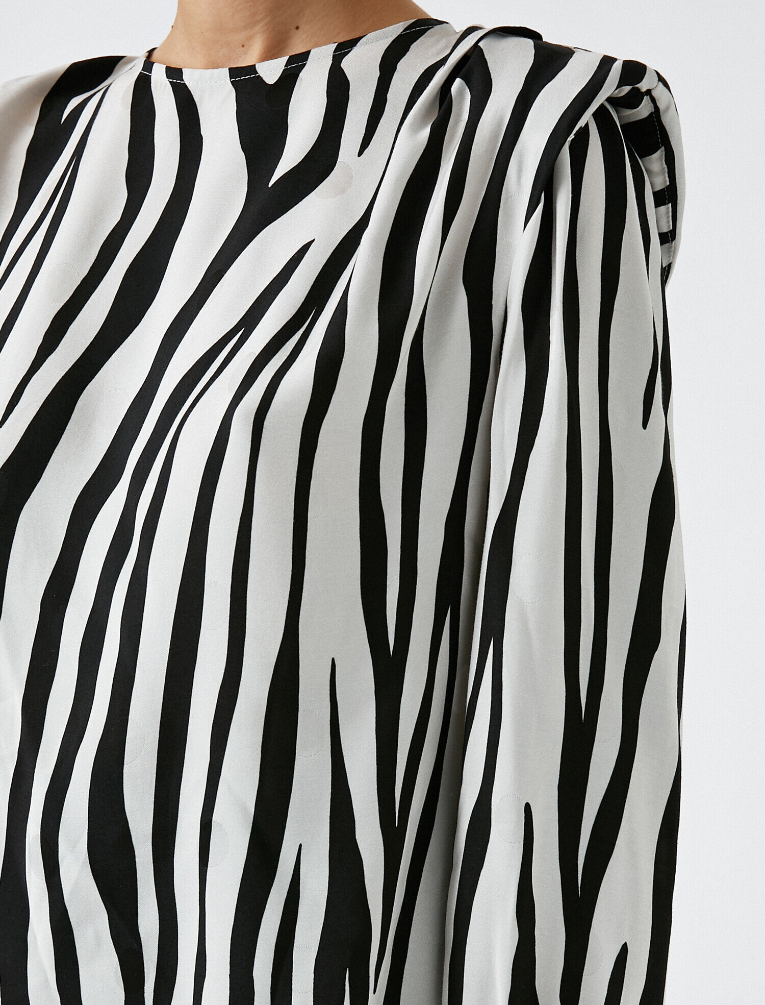   Viskon Bisiklet Yaka Vatkalı Bluz