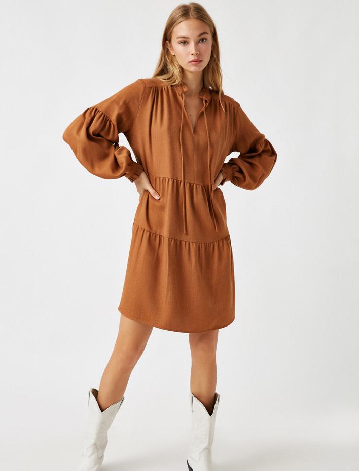  Uzun Kollu Kısa Elbise