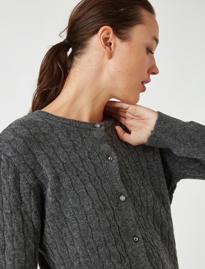  Bisiklet Yaka Saç Örgülü Düğmeli Triko Hırka