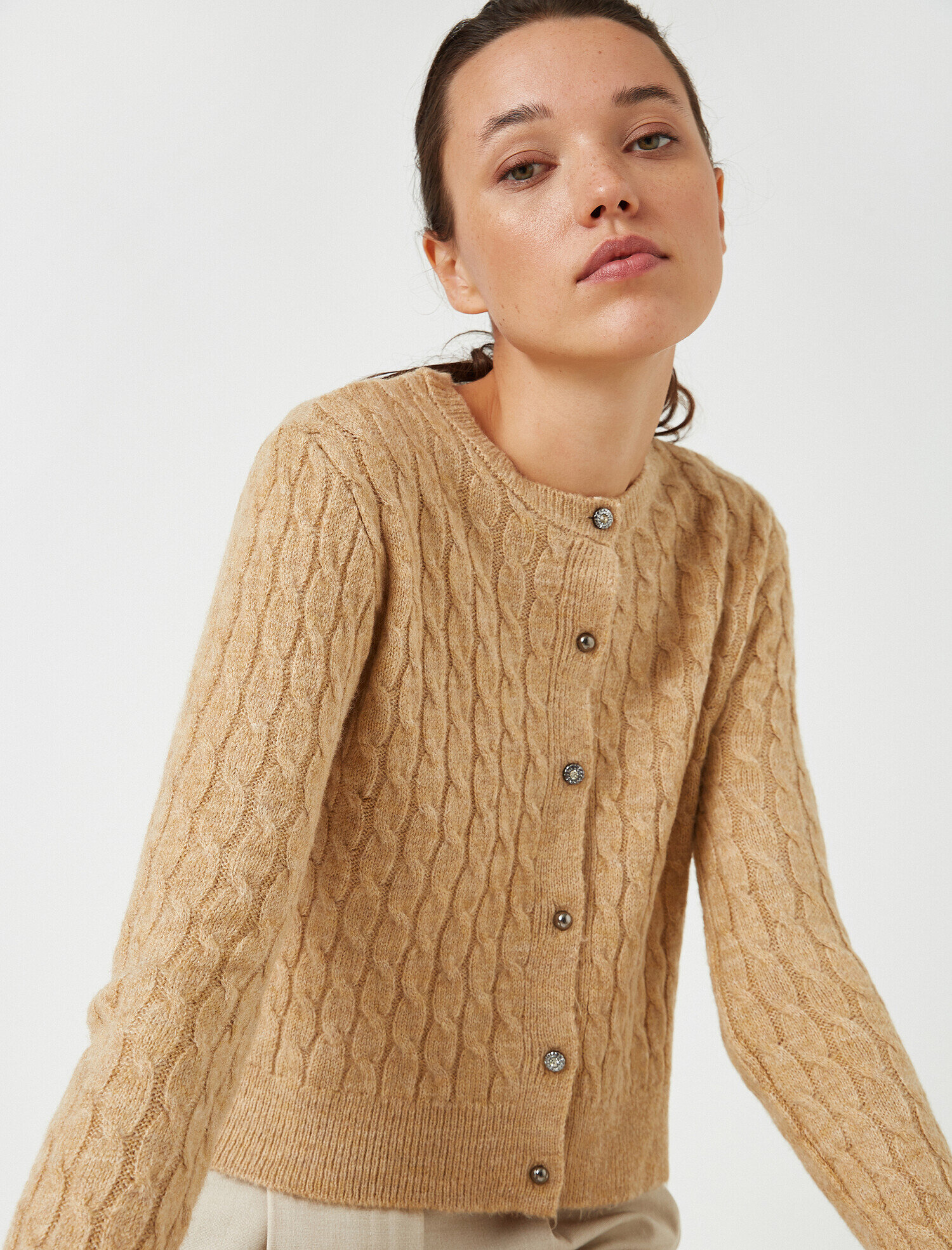   Bisiklet Yaka Saç Örgülü Düğmeli Triko Hırka