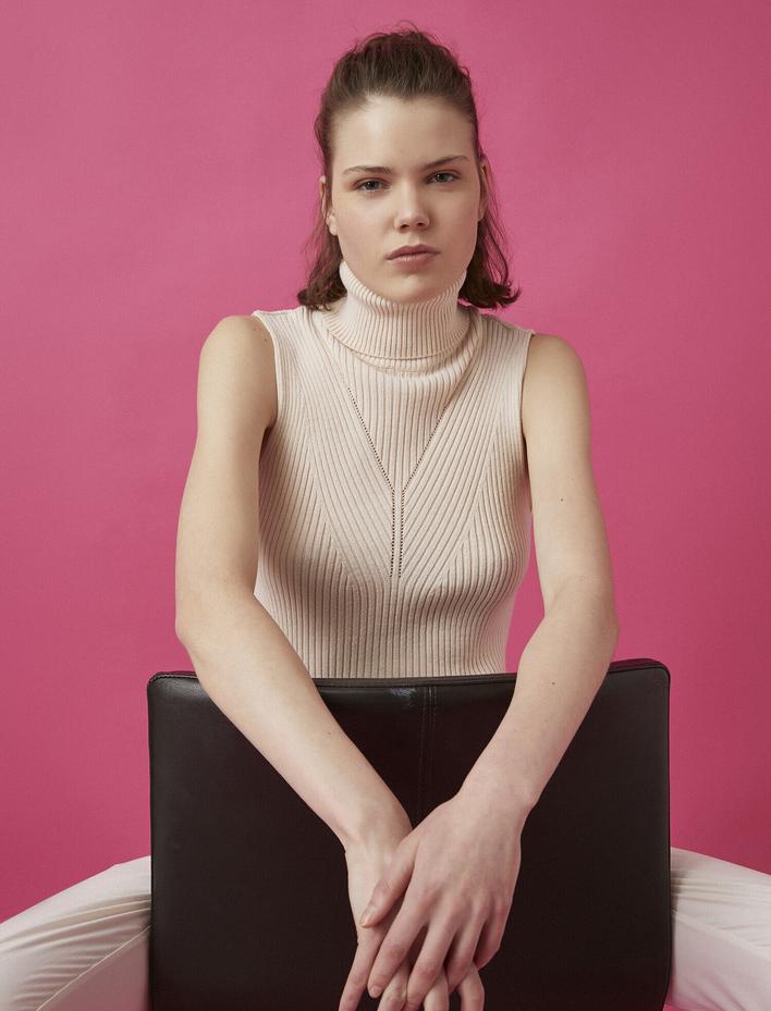  Balıkçı Yaka Kolsuz Triko Kazak