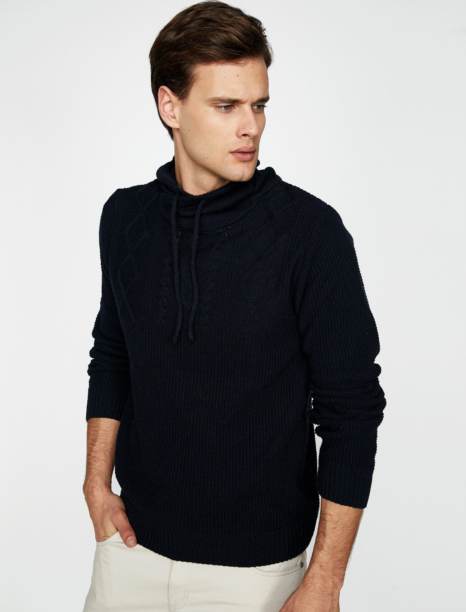   Yüksek Yaka Triko Kazak