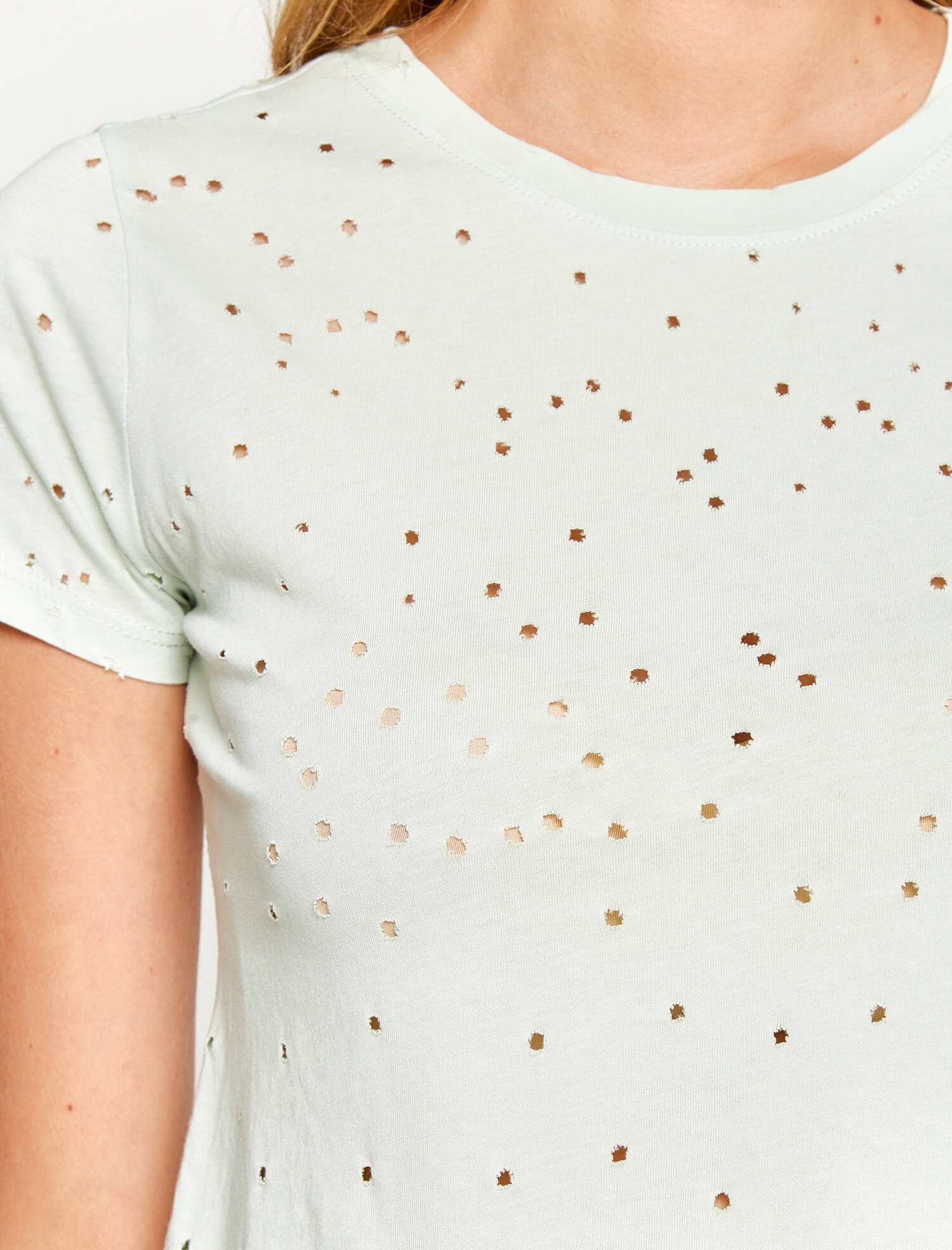   Yırtık Detaylı Tişört