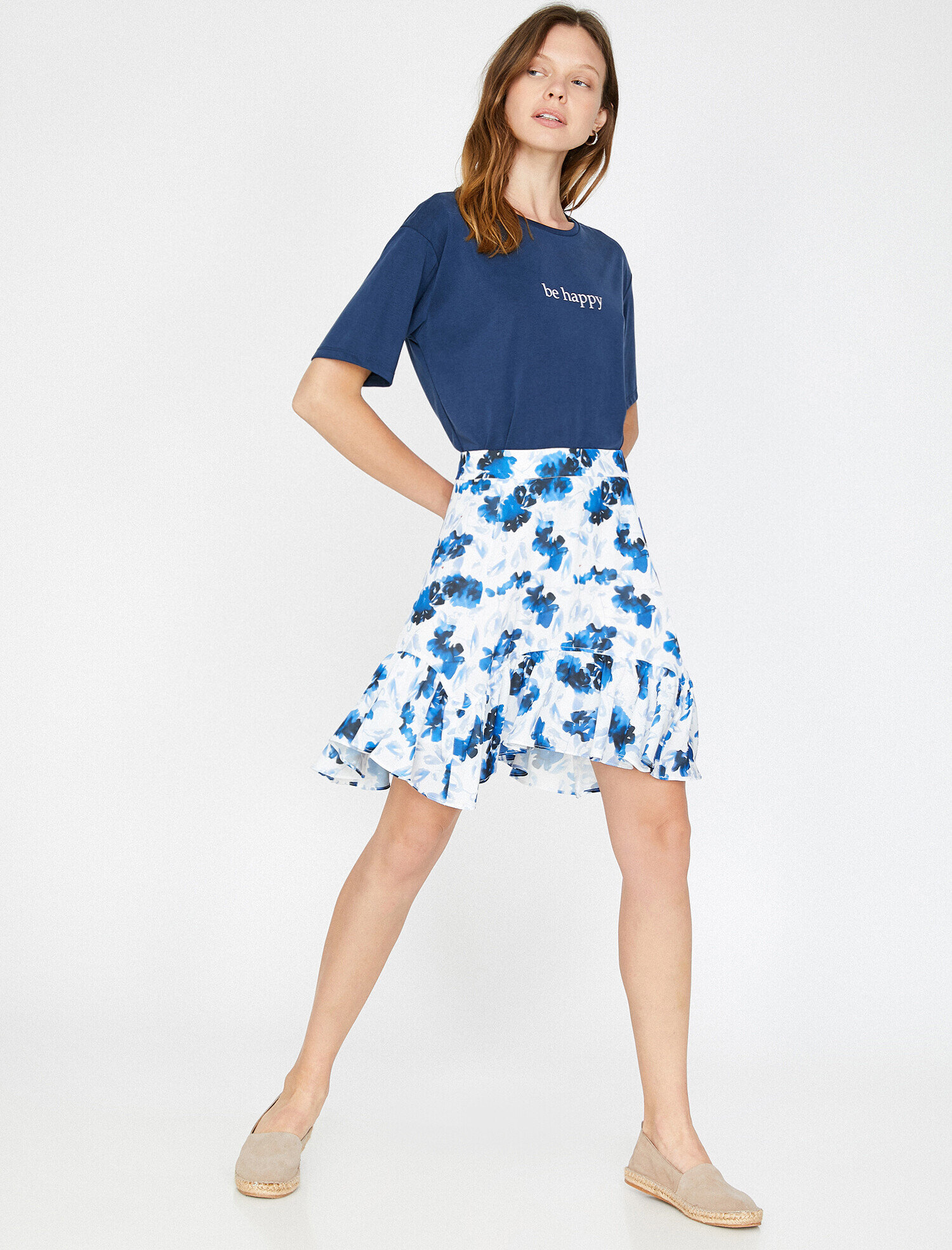   Skirtly Yours Styled by Melis Ağazat - Çiçekli Mini Etek