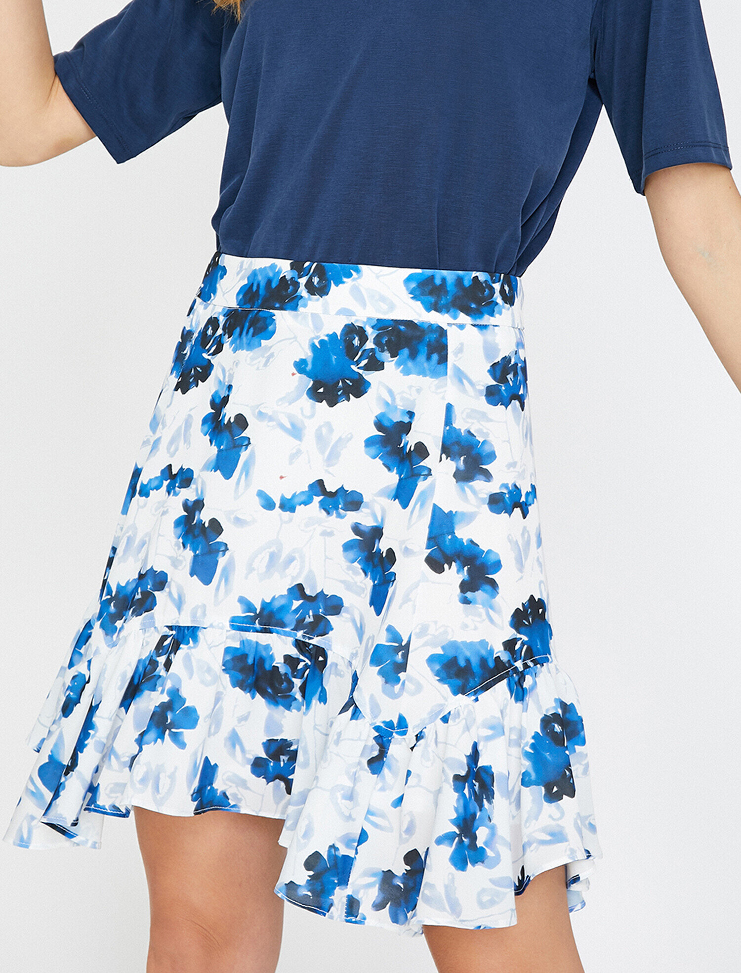   Skirtly Yours Styled by Melis Ağazat - Çiçekli Mini Etek