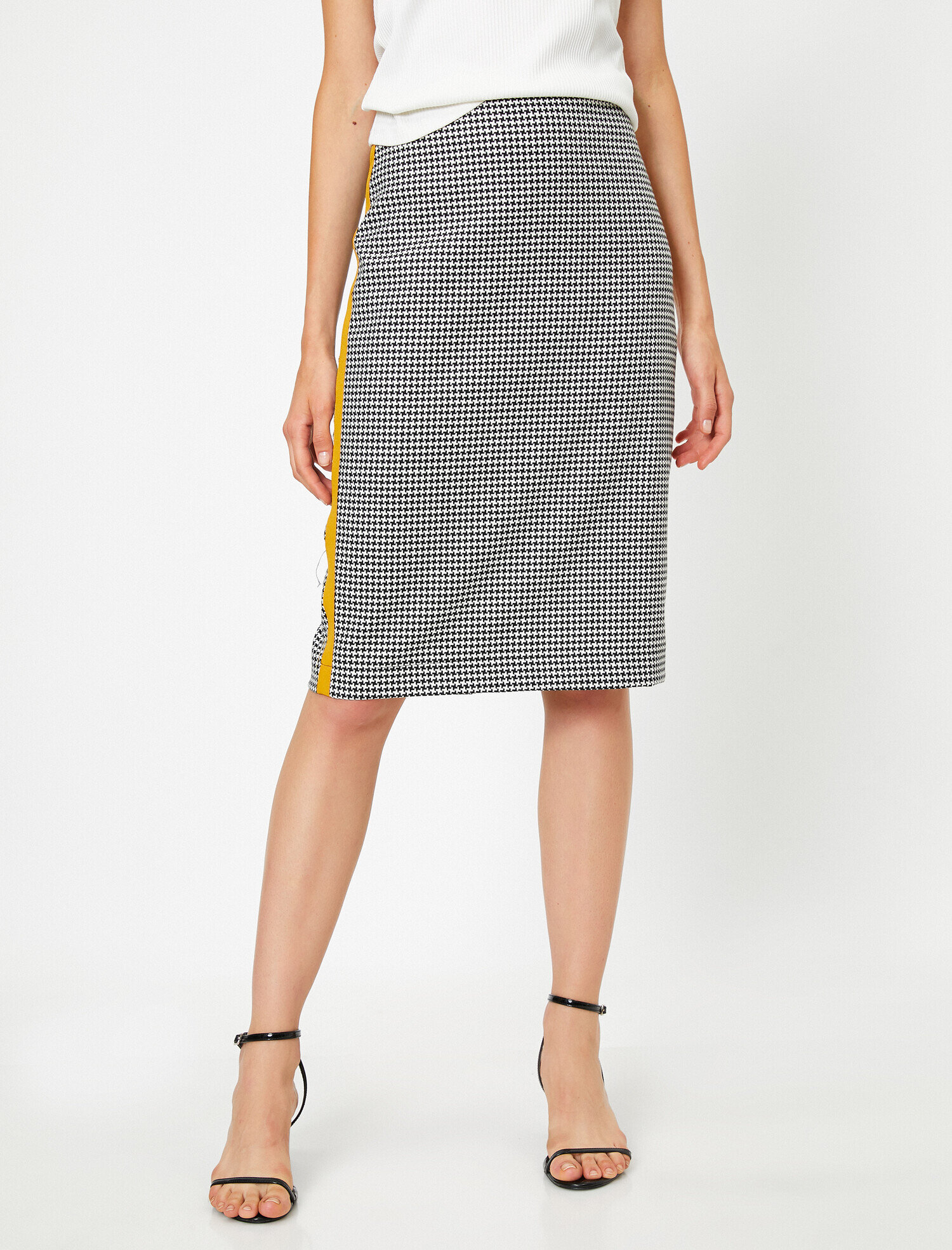   Şerit Detaylı Etek