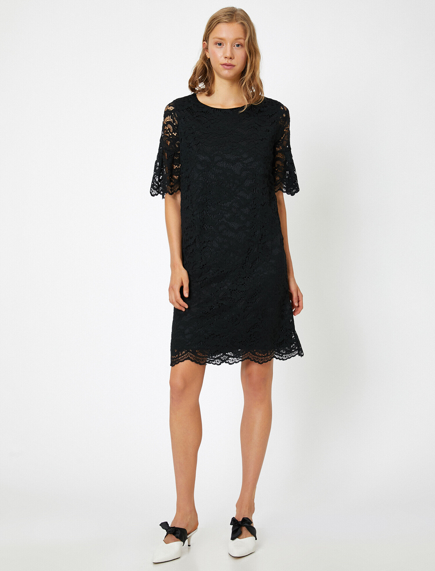   Dantel Detaylı Elbise