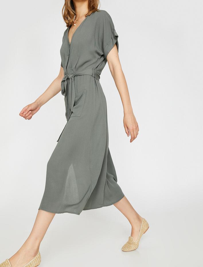  Düğme Detaylı Elbise